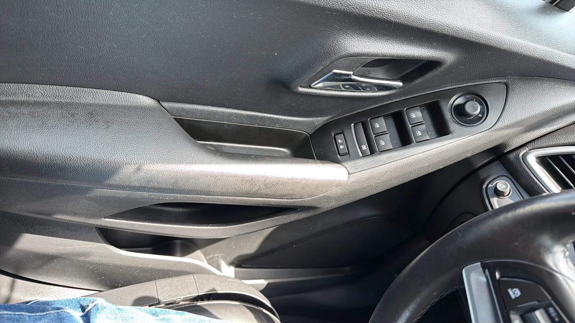 Used 2022 Chevrolet Trax LT w/ Driver Confidence Package AWD/4WD image 22