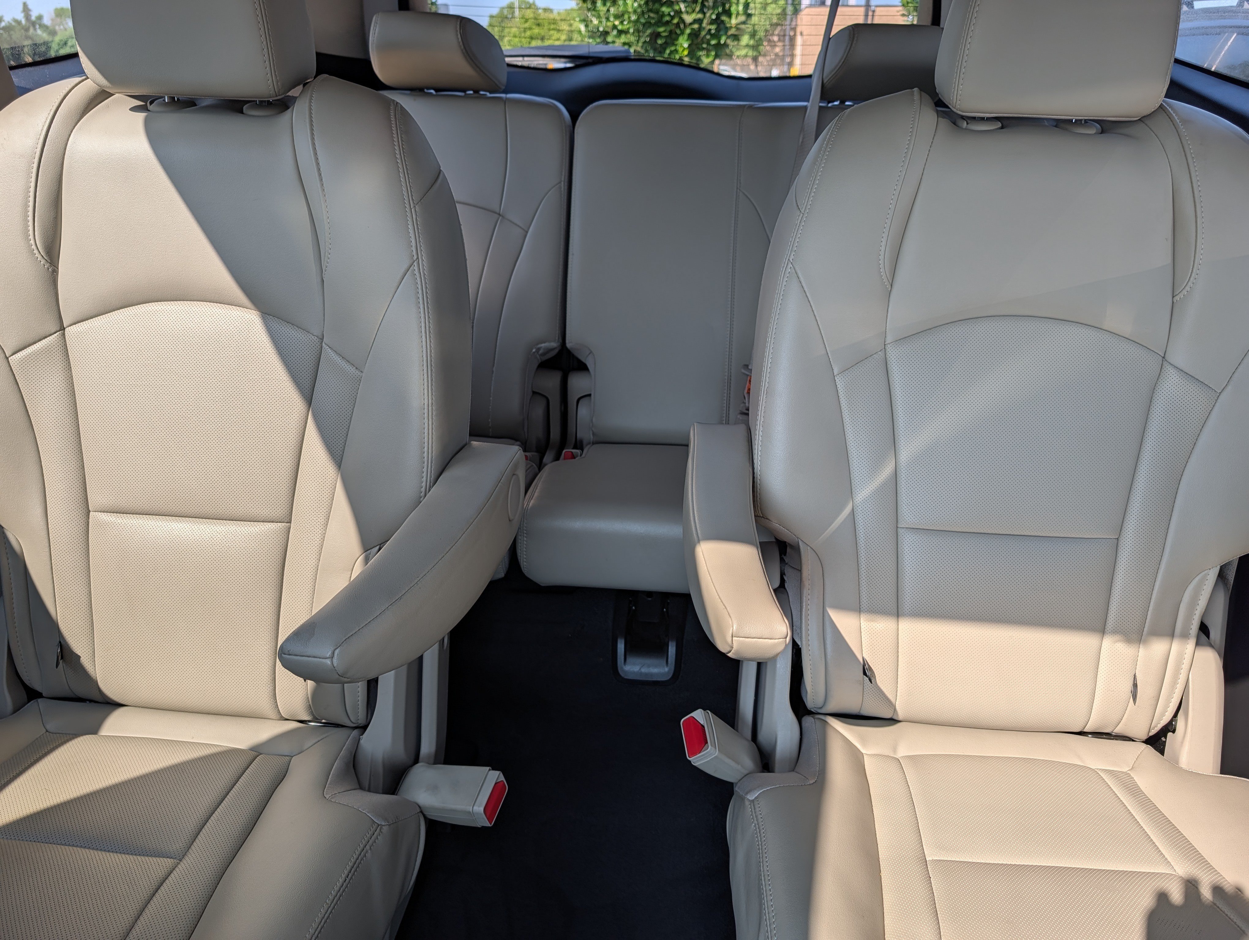 Used 2020 Buick Enclave Essence FWD image 13