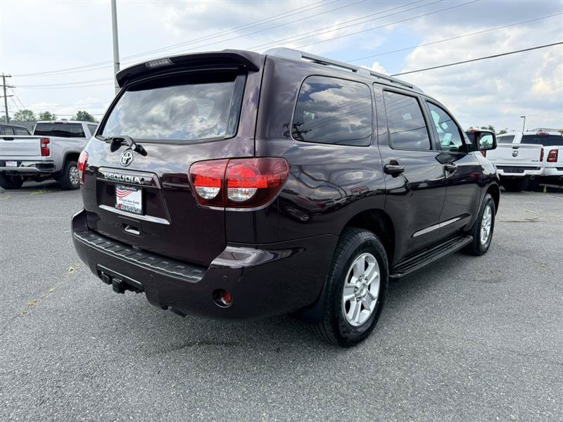 Used 2018 Toyota Sequoia SR5 w/ Carpet Cargo Mat Package AWD/4WD image 5