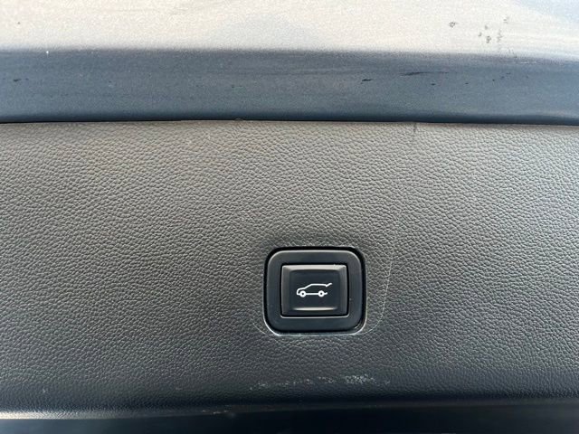 Used 2020 Chevrolet Traverse RS image 19