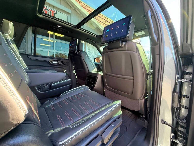 Used 2025 GMC Yukon AT4 Ultimate w/ LPO, Floor Liner Package AWD/4WD image 43