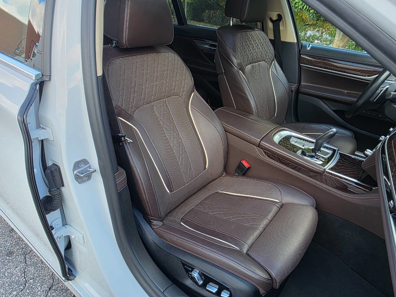Used 2020 BMW 750i xDrive w/ Executive Package AWD/4WD image 45