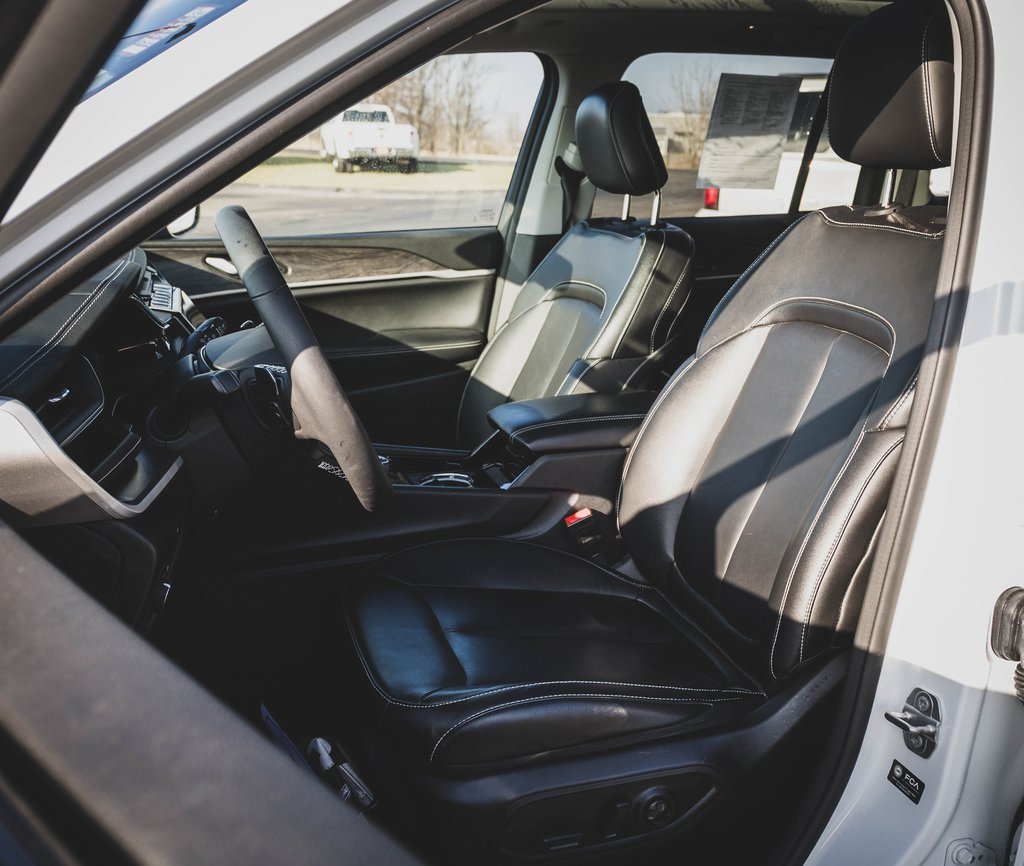 Used 2022 Jeep Grand Cherokee Limited 4xe image 28