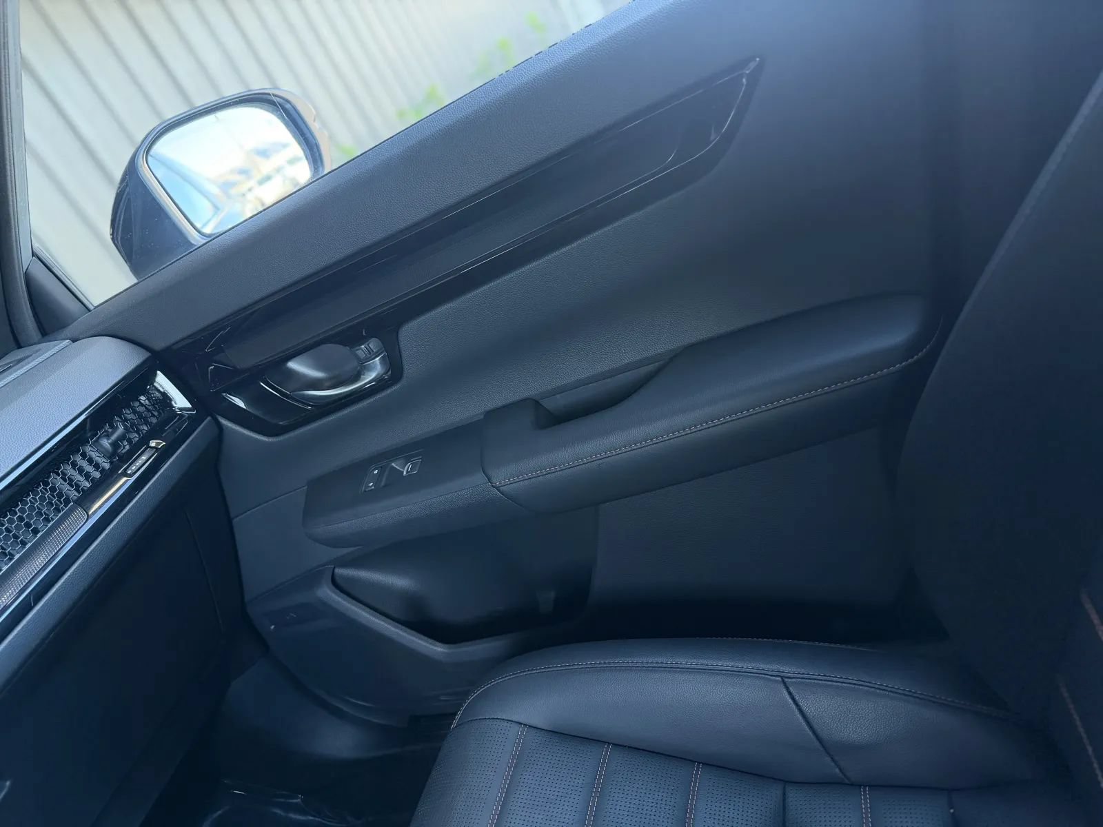 Used 2025 Honda CR-V Sport Touring image 38