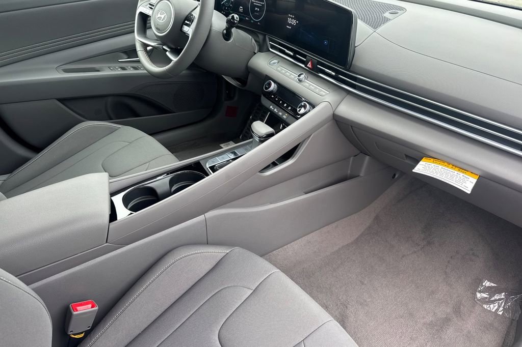 New 2026 Hyundai Elantra Sport FWD image 17