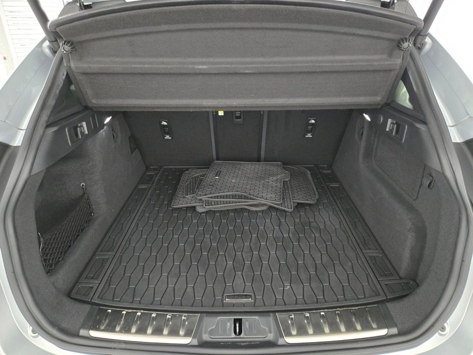 Used 2023 Jaguar F-PACE SVR image 15
