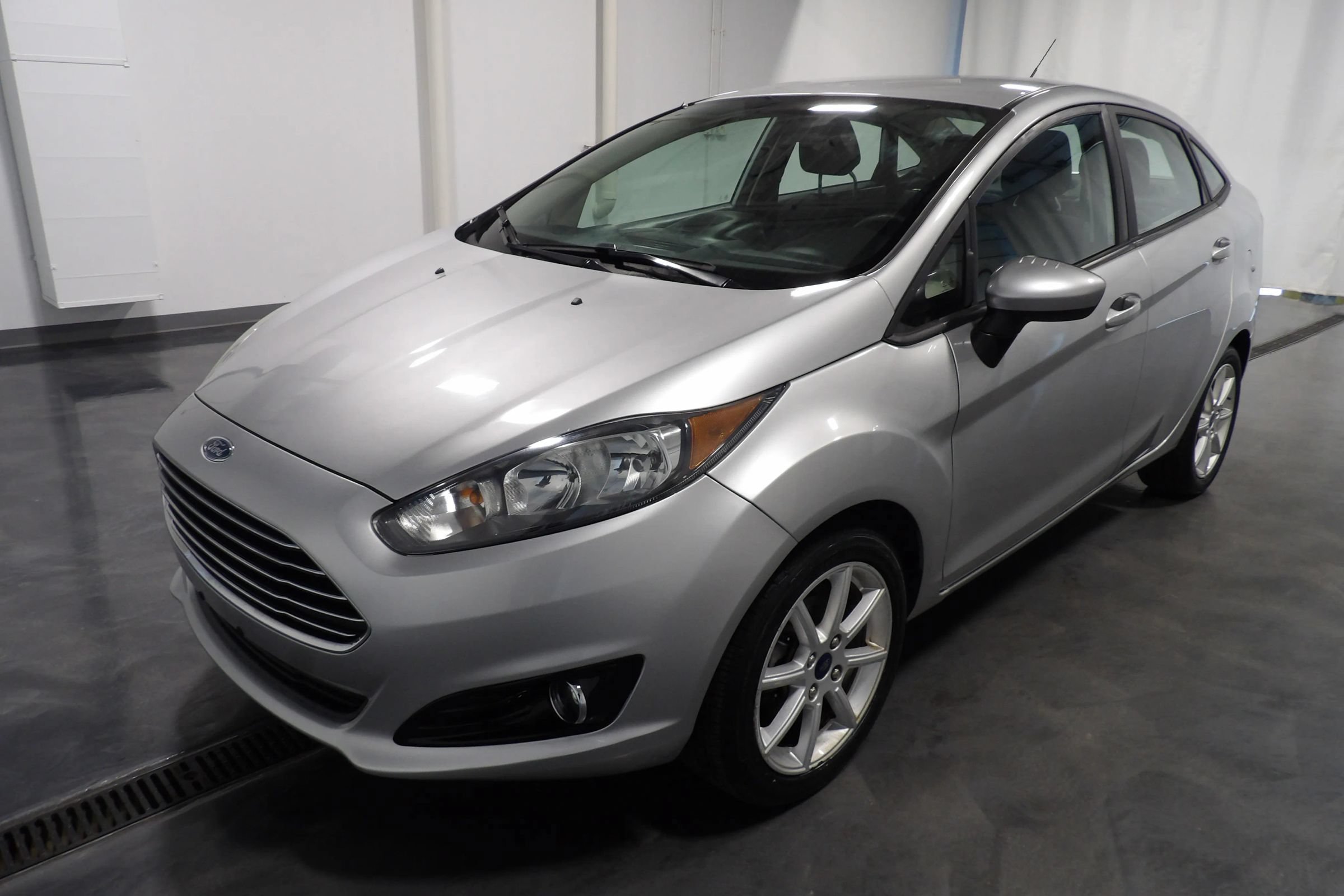 Used 2019 Ford Fiesta SE w/ Equipment Group 201A FWD image 3