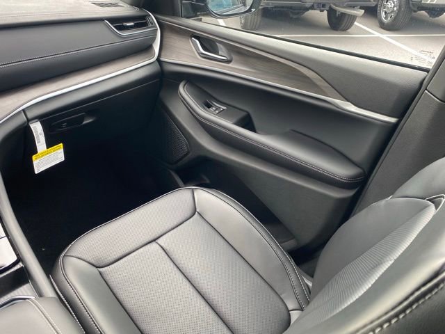 New 2025 Jeep Grand Cherokee Limited w/ Luxury Tech Group II image 38