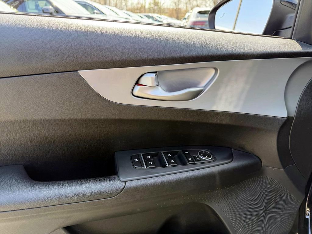 Used 2023 Kia Forte LXS w/ LXS Technology Package image 19