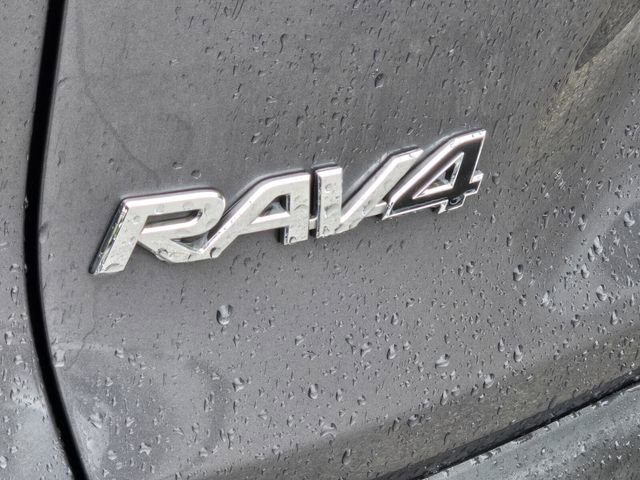 Used 2019 Toyota RAV4 LE FWD image 11