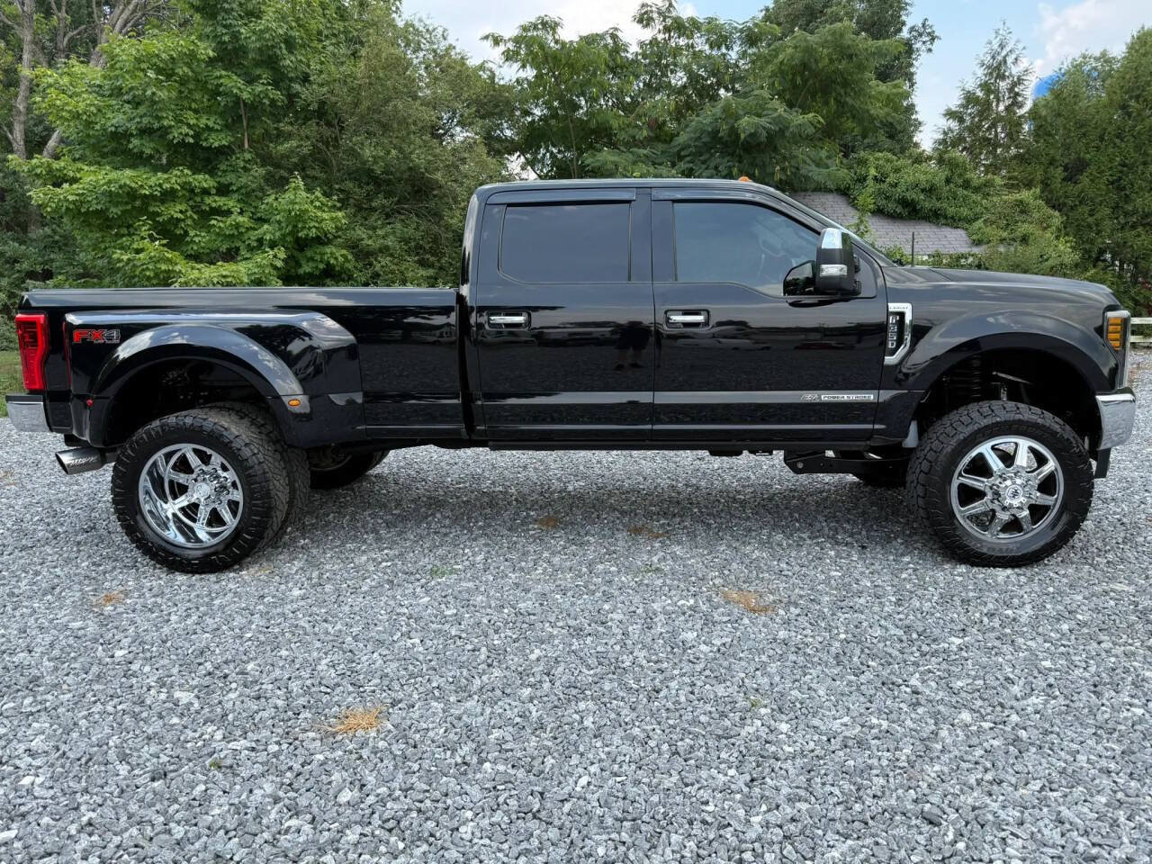 Used 2017 Ford F350 Lariat w/ Chrome Package AWD/4WD image 9