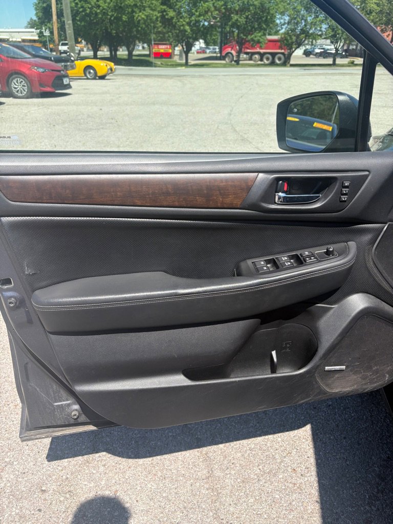 Used 2015 Subaru Outback 2.5i Limited AWD/4WD image 10