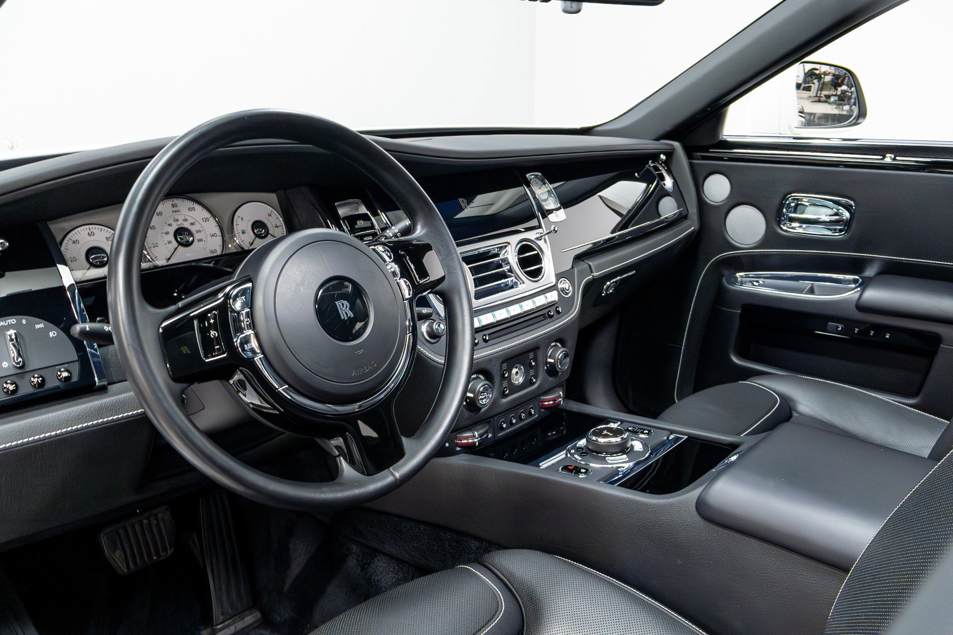 Used 2016 Rolls-Royce Ghost image 11