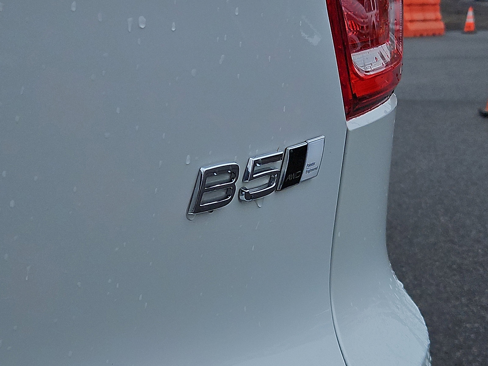 Certified 2023 Volvo XC40 B5 Ultimate w/ Protection Package Premier image 31