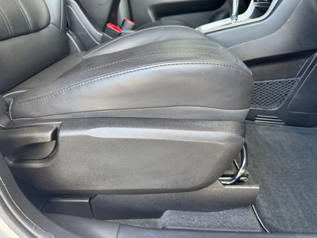Used 2014 Chevrolet Captiva Sport LTZ FWD image 18