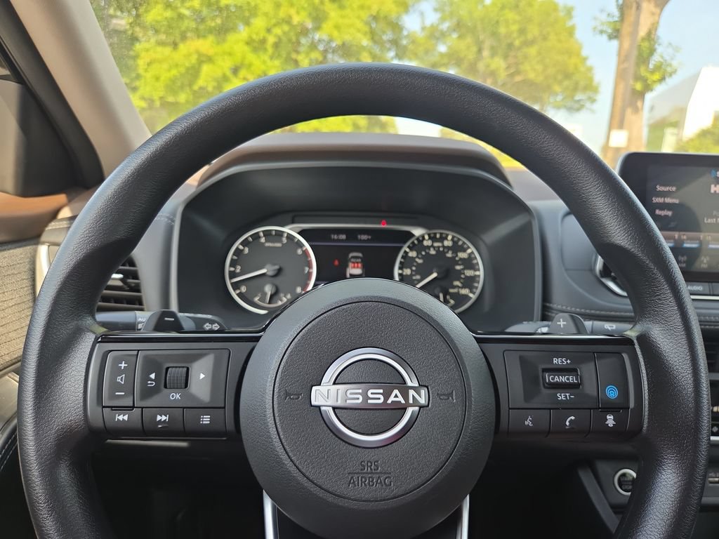 Used 2023 Nissan Rogue SV FWD image 18