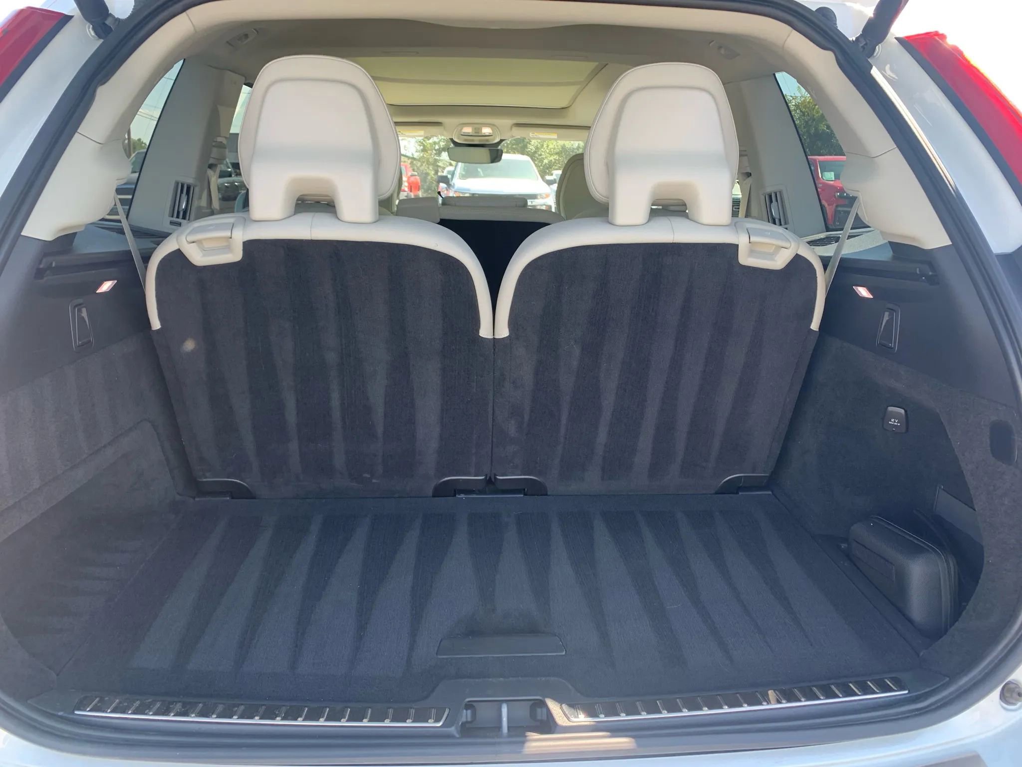 Used 2023 Volvo XC90 B5 Core w/ Protection Package Premier image 14
