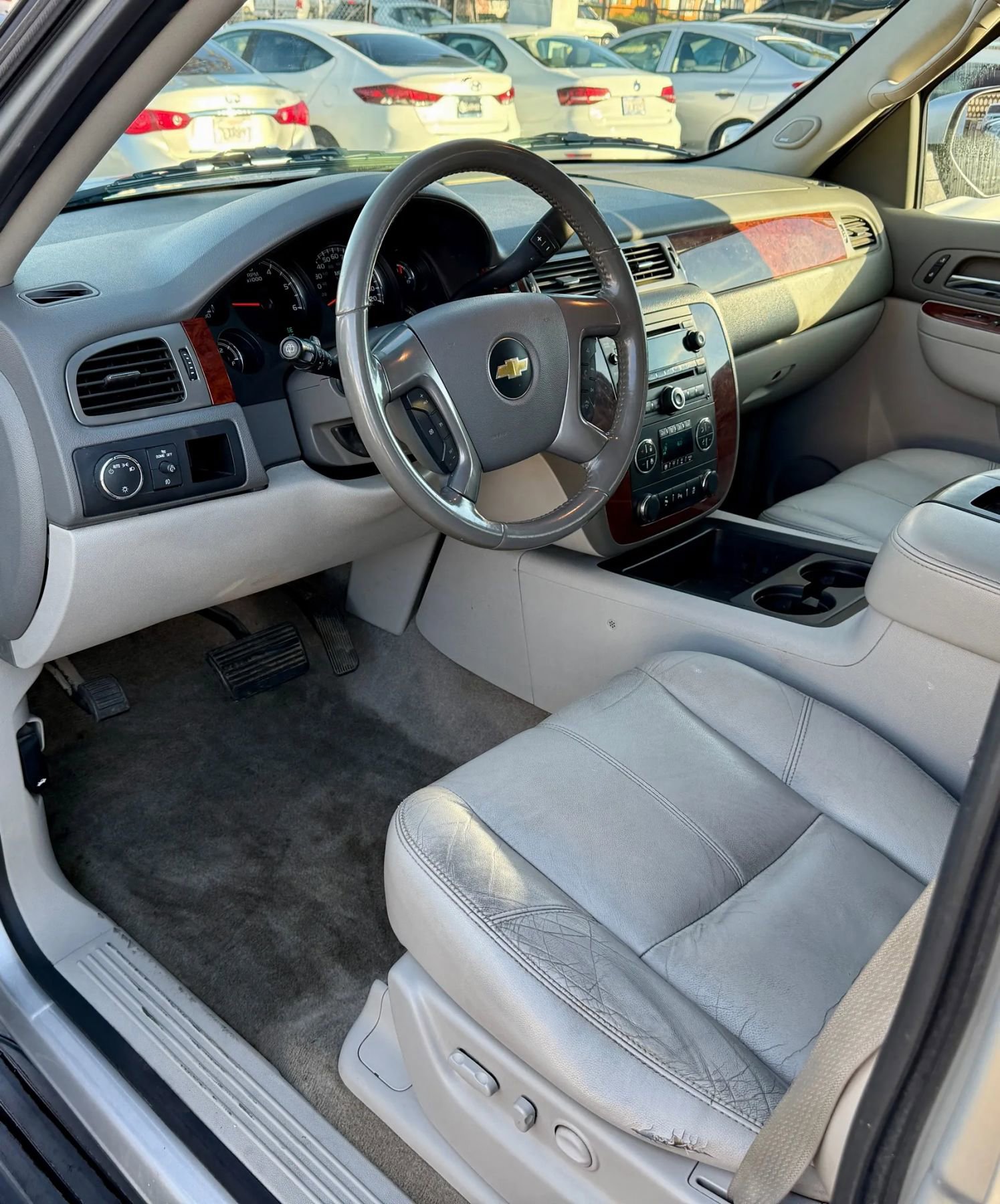 Used 2014 Chevrolet Suburban LT w/ Luxury Package image 13