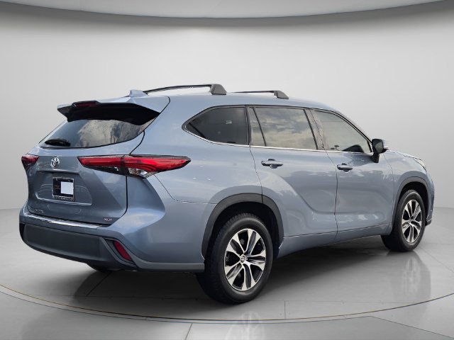 Used 2022 Toyota Highlander XLE FWD image 7