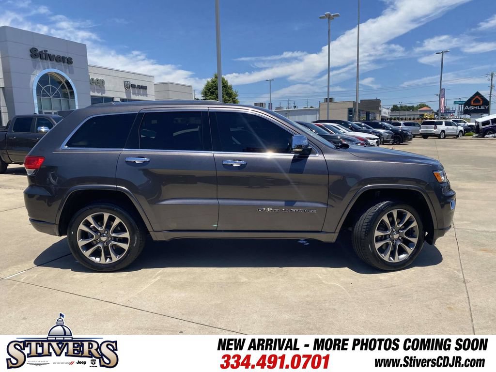 Used 2017 Jeep Grand Cherokee Overland w/ Jeep Active Safety Group AWD/4WD image 43