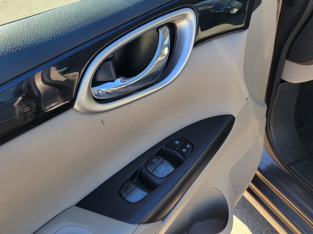 Used 2016 Nissan Sentra SV image 18