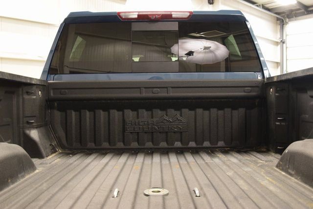 Used 2024 Chevrolet Silverado 3500 High Country w/ Technology Package AWD/4WD image 28