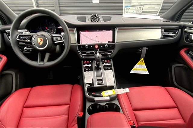 Certified 2026 Porsche Macan AWD/4WD image 6