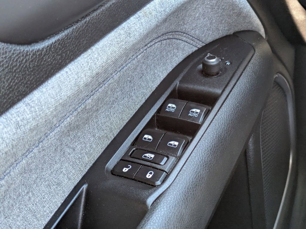 Used 2023 Jeep Compass Latitude image 21