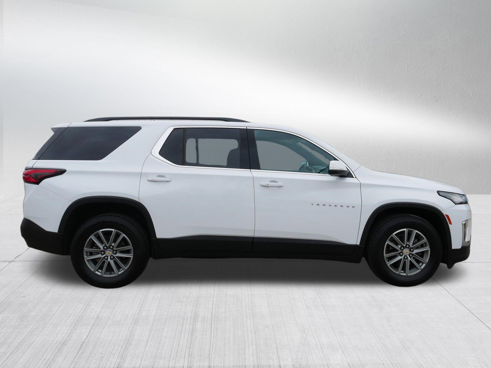 Used 2023 Chevrolet Traverse LT image 8