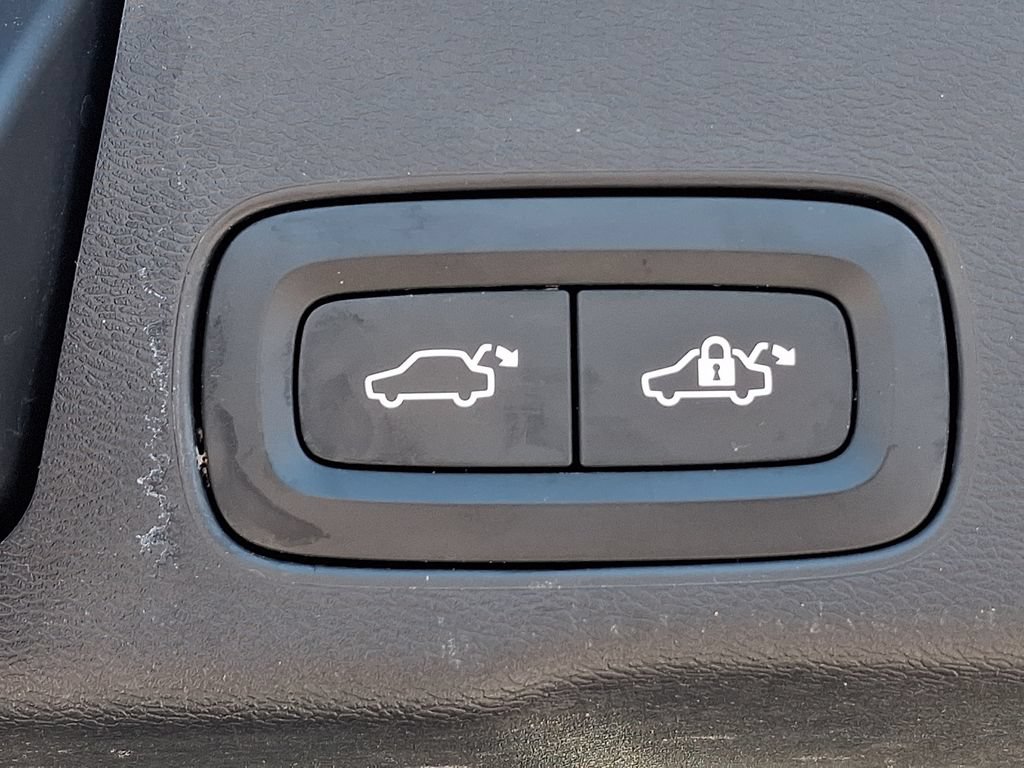 Used 2019 Volvo XC60 T5 Momentum w/ Multimedia Package AWD/4WD image 29