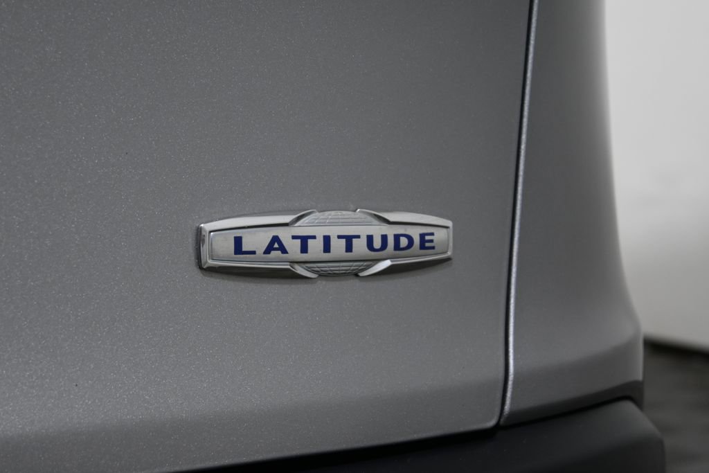 Used 2016 Jeep Cherokee Latitude w/ Cold Weather Group image 36