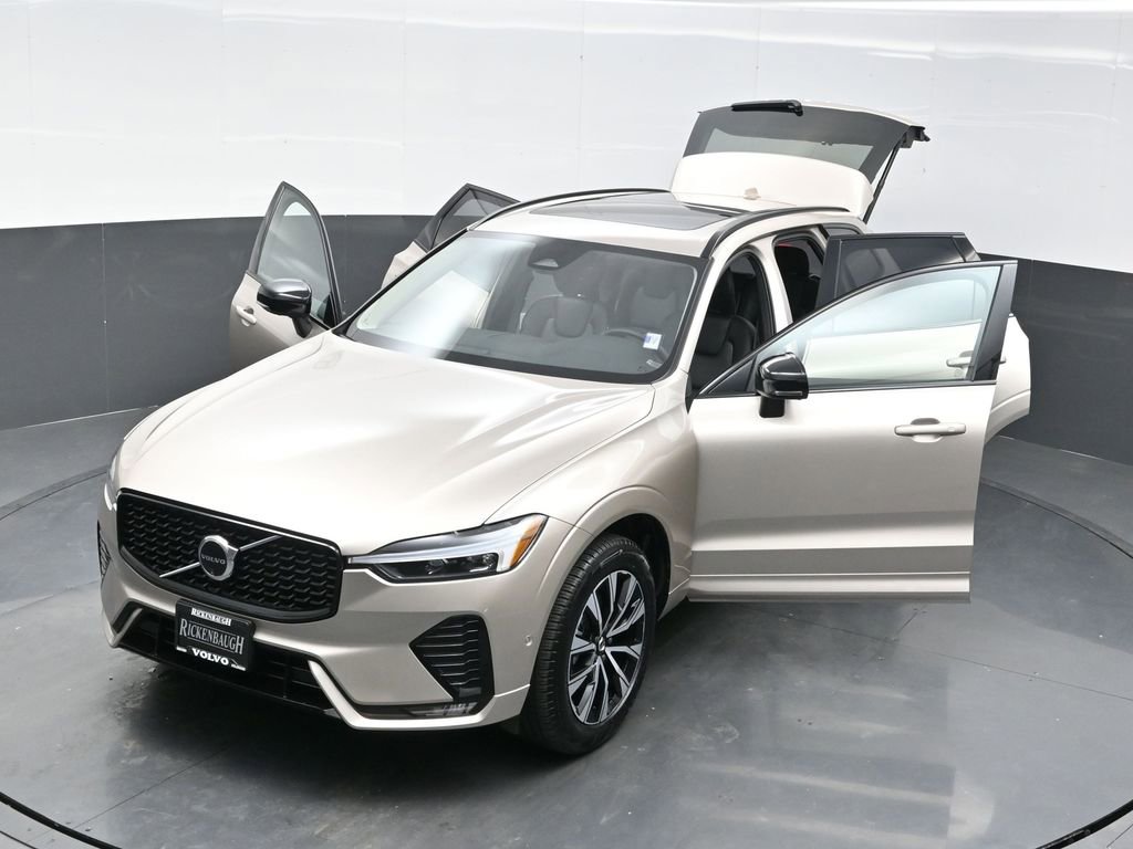Used 2025 Volvo XC60 B5 Plus image 32
