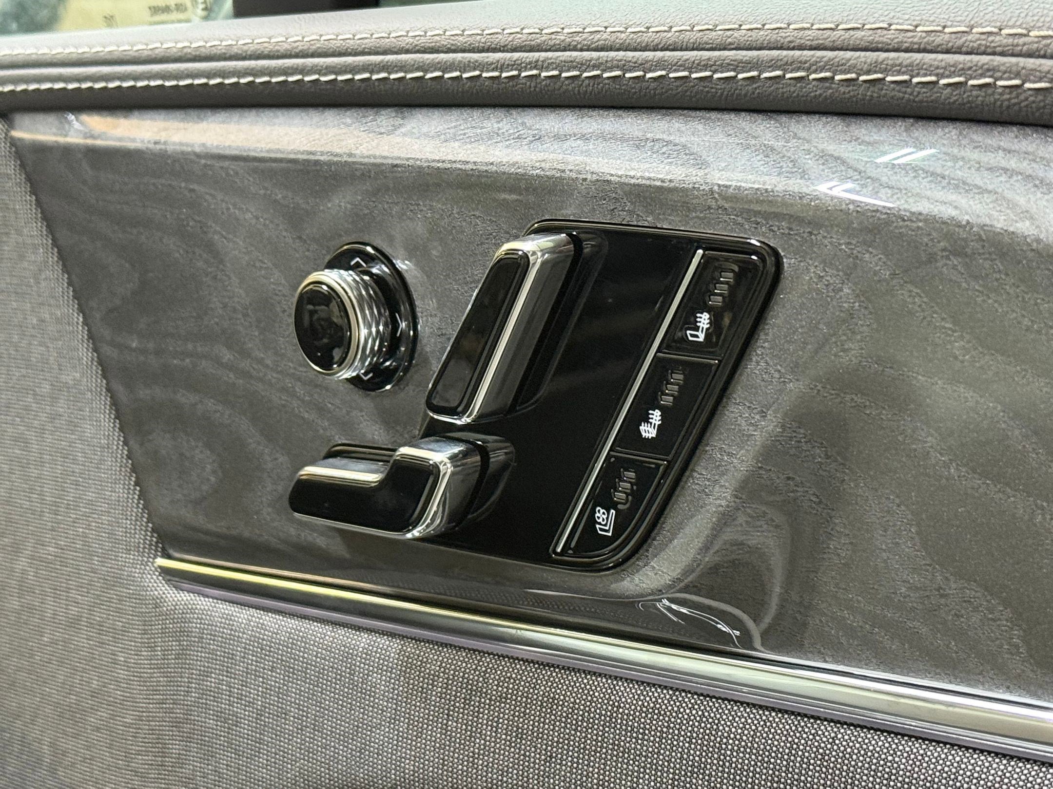 New 2025 Cadillac Escalade IQ Luxury 1 w/ Smart Trailering package image 55