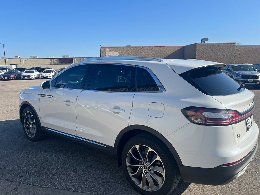 Used 2023 Lincoln Nautilus Reserve AWD/4WD image 4