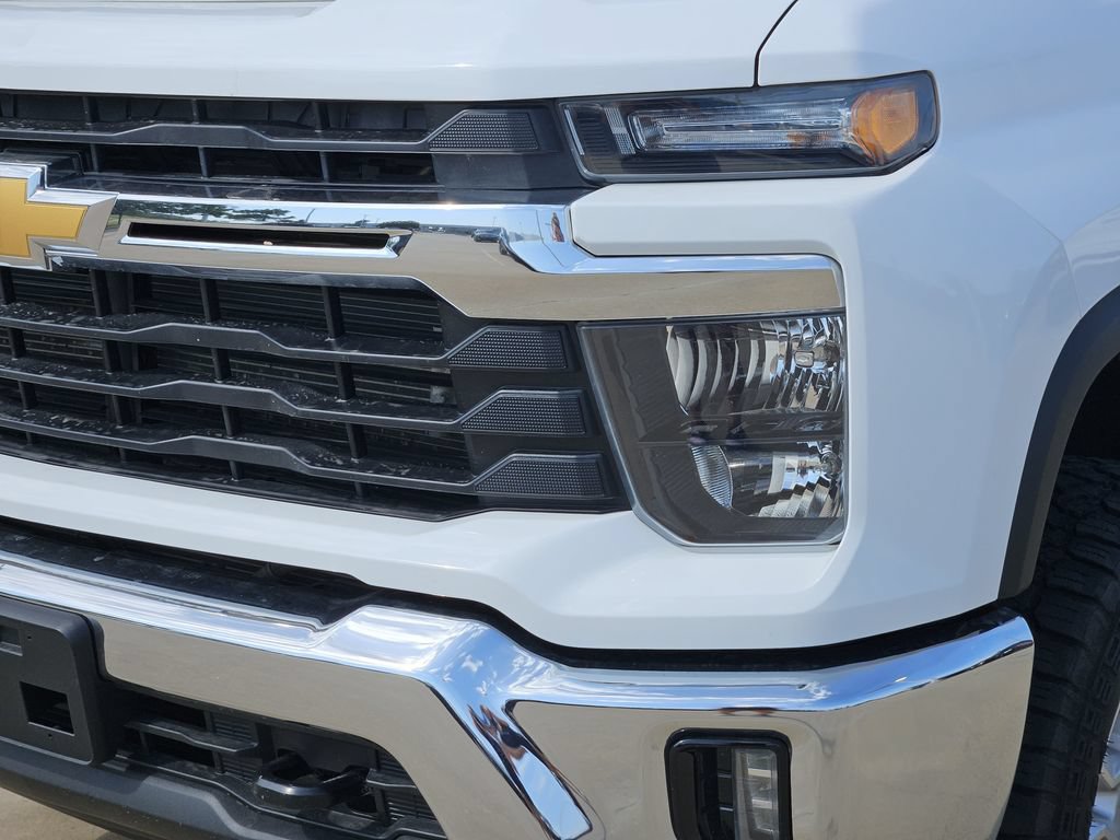 Used 2024 Chevrolet Silverado 2500 LT AWD/4WD image 9
