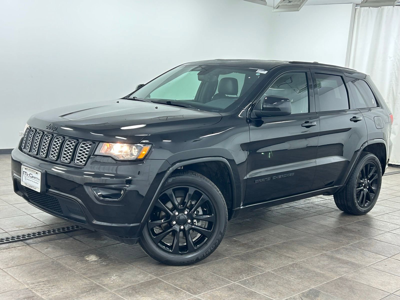 Used 2019 Jeep Grand Cherokee Altitude image 1