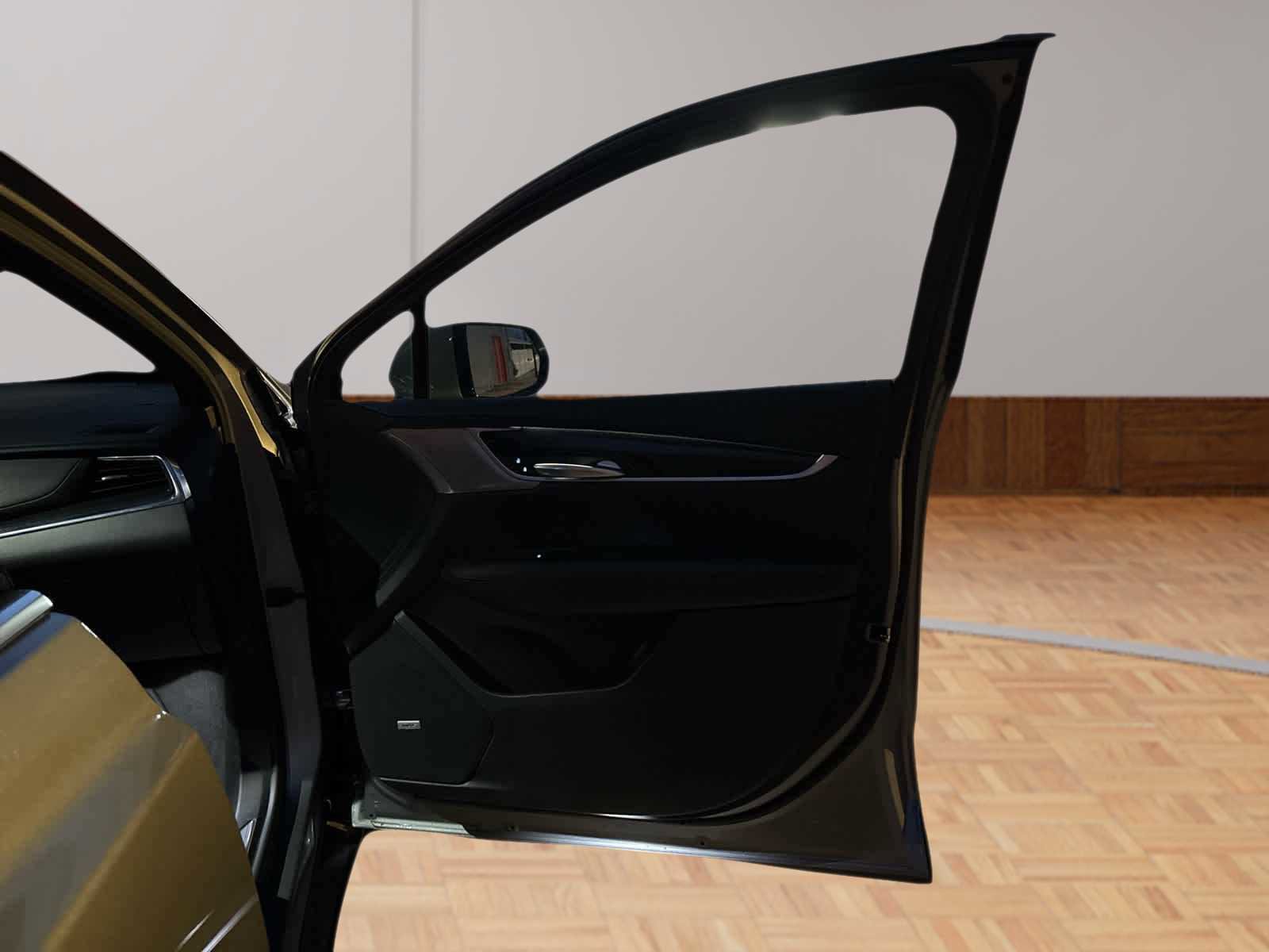 Used 2025 Cadillac XT5 Premium Luxury image 15