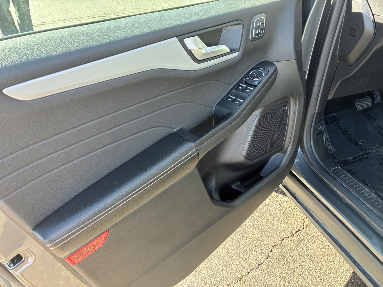 Certified 2023 Ford Escape Platinum w/ Premium Technology Package image 13