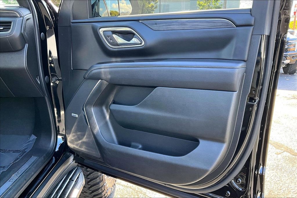 Used 2022 GMC Yukon SLT w/ SLT Premium Package image 21