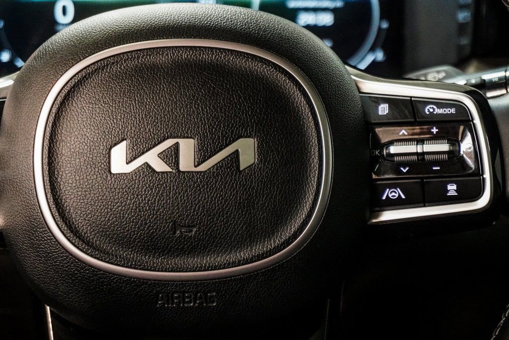 Used 2023 Kia Sorento SX image 18