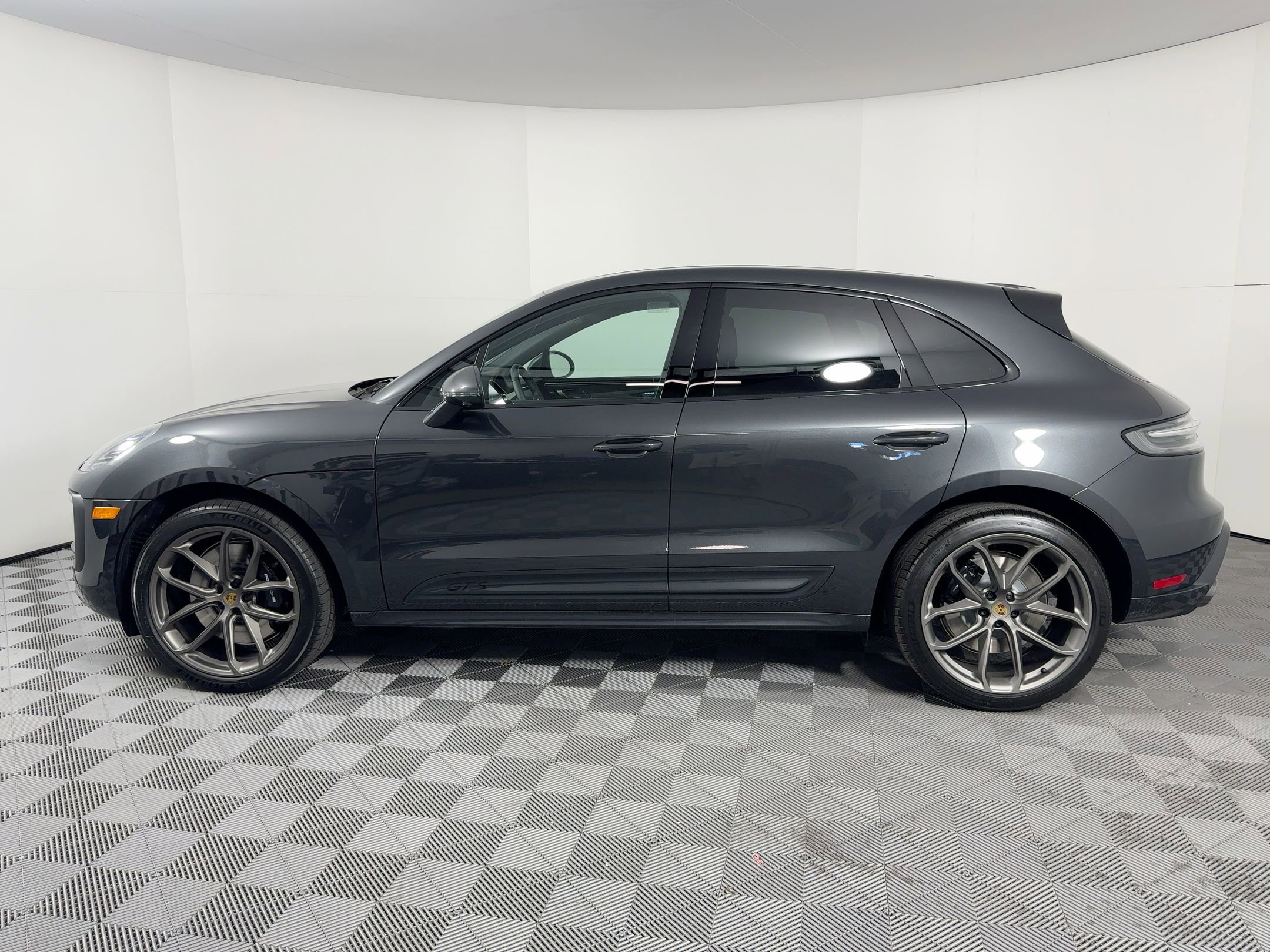 Used 2026 Porsche Macan GTS AWD/4WD image 2