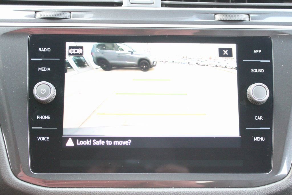 Certified 2024 Volkswagen Tiguan SE R-Line AWD/4WD image 17
