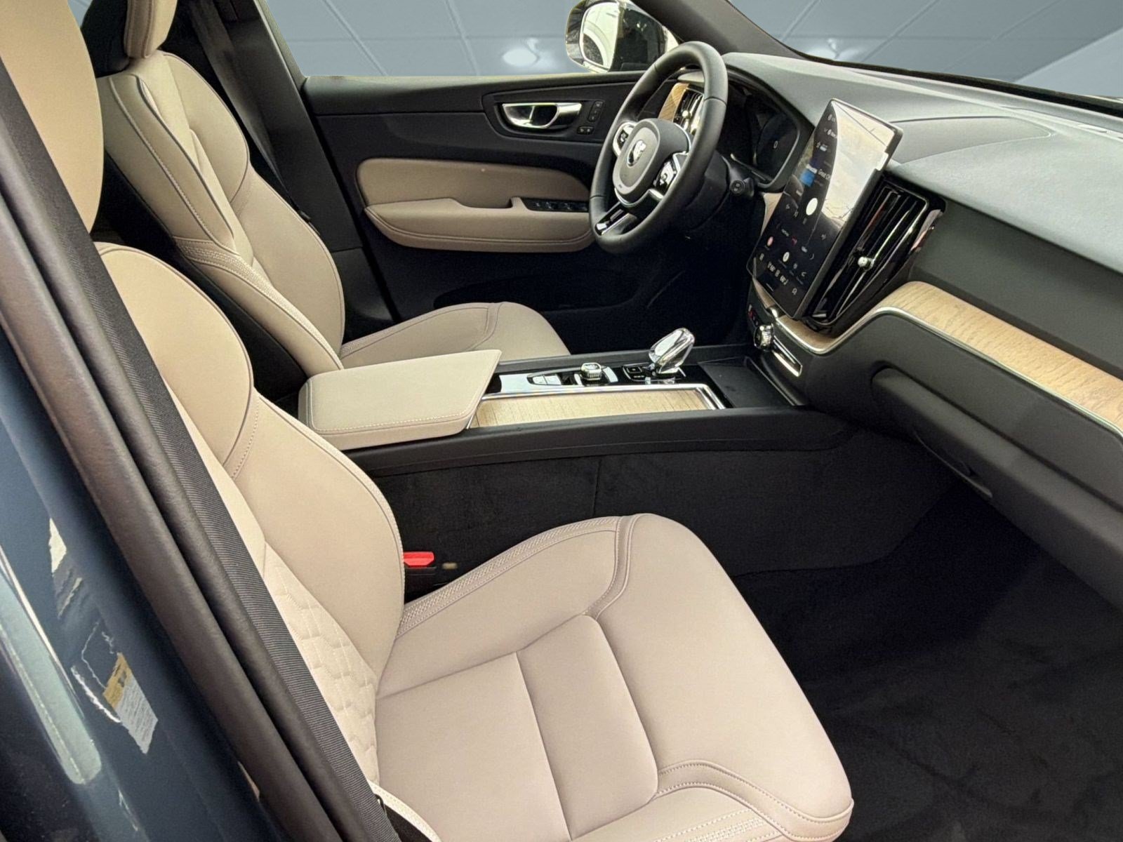 New 2026 Volvo XC60 B5 Plus w/ Climate Package AWD/4WD image 25