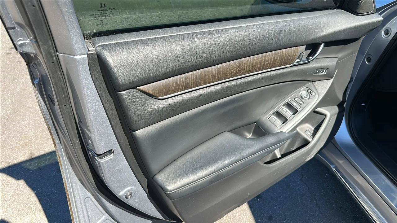 Used 2018 Honda Accord EX-L image 21