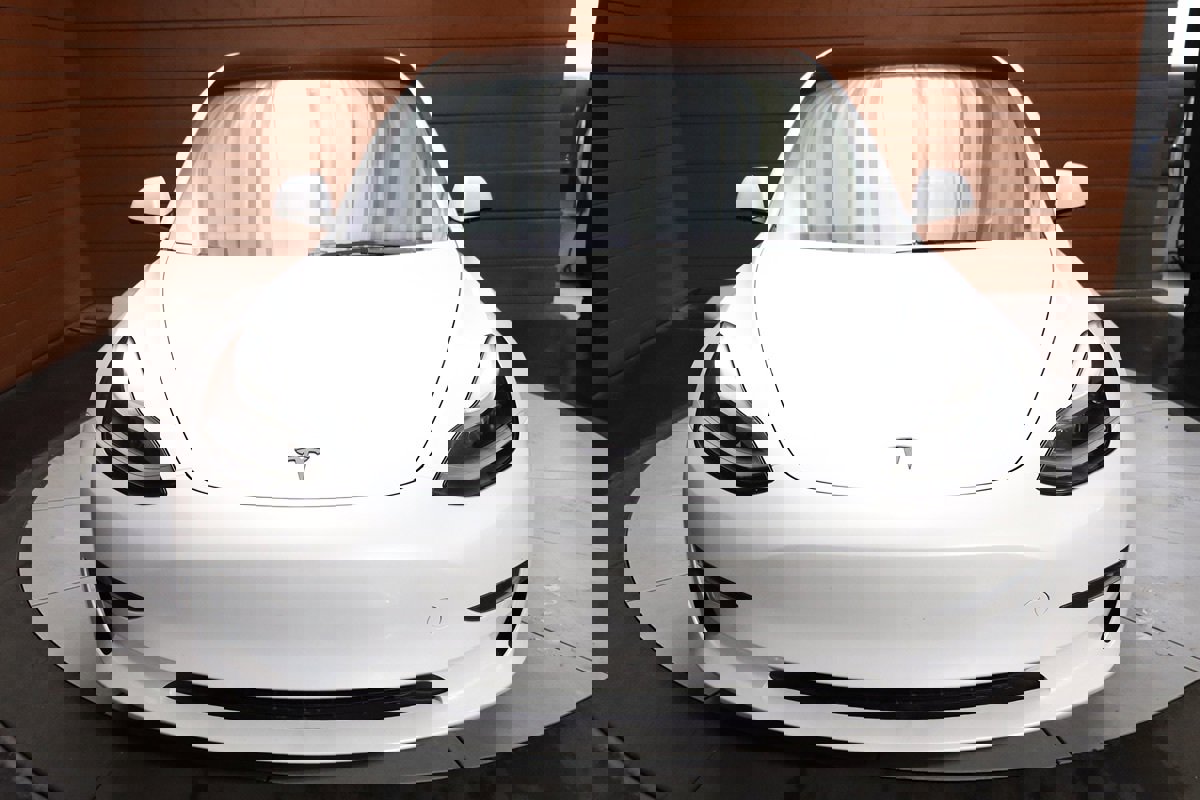 Used 2023 Tesla Model 3 Standard Range image 2