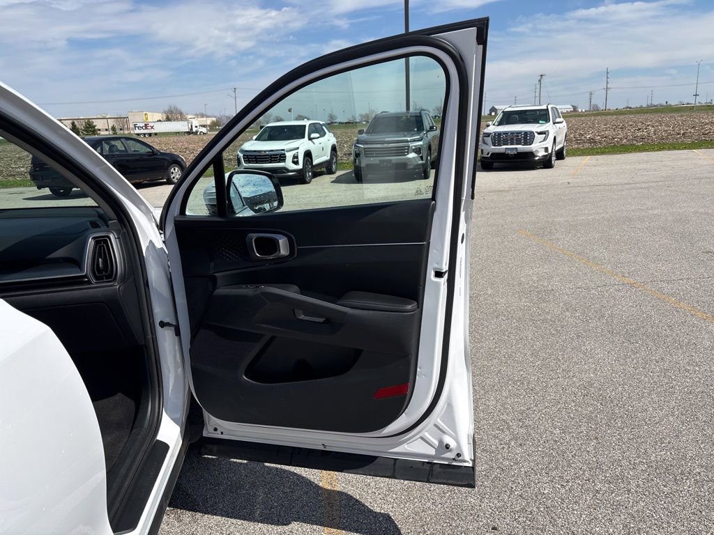 Used 2024 Kia Sorento S image 17