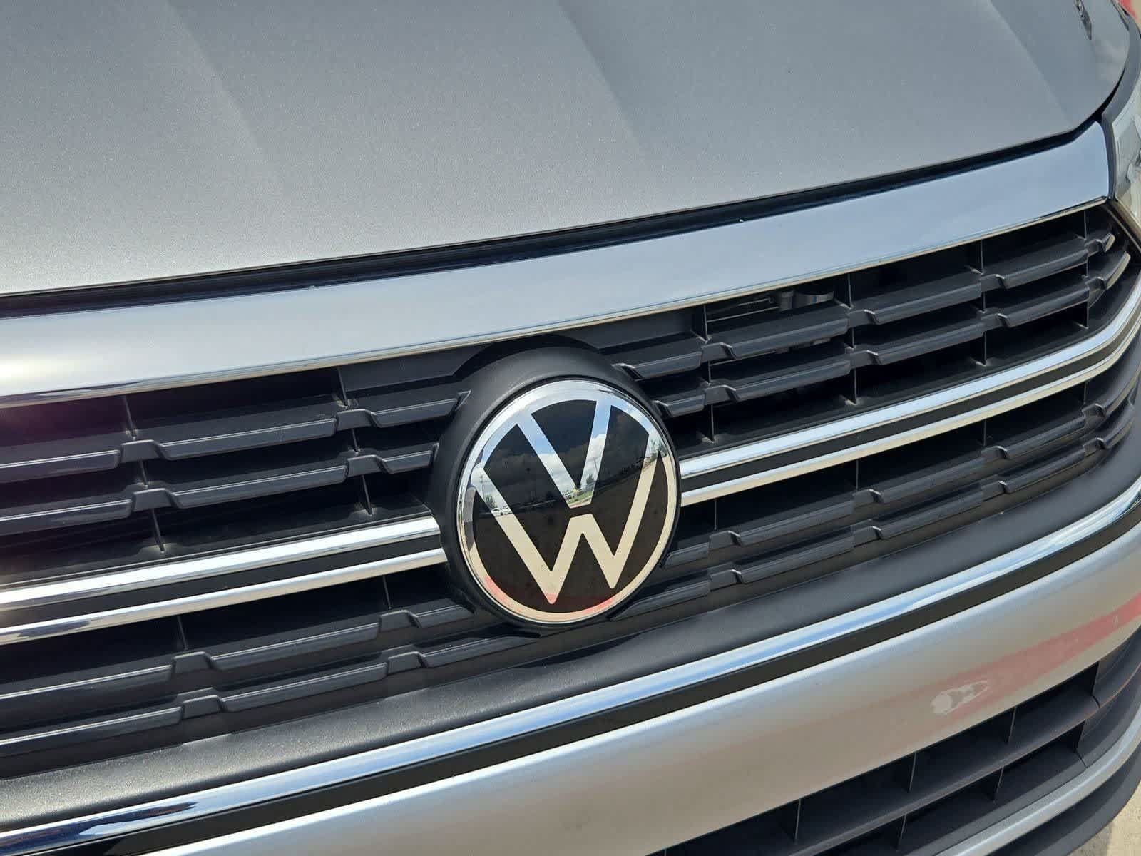 Used 2022 Volkswagen Jetta SE w/ Panoramic Sunroof Package FWD image 10