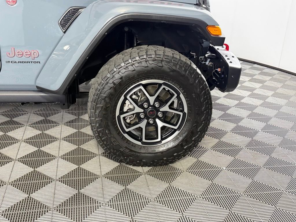 Used 2025 Jeep Gladiator Rubicon AWD/4WD image 12