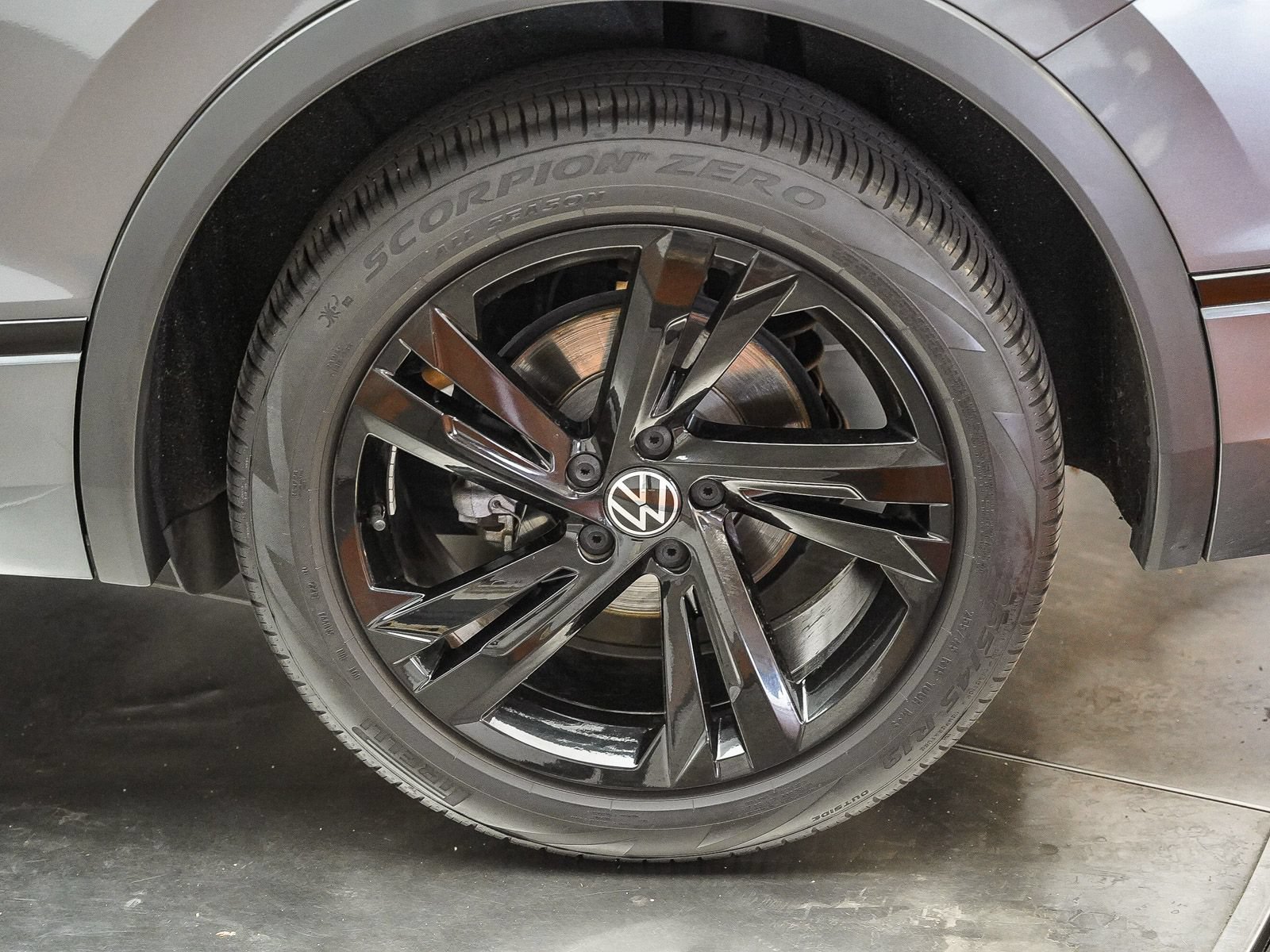 Used 2023 Volkswagen Tiguan SE R-Line FWD image 11