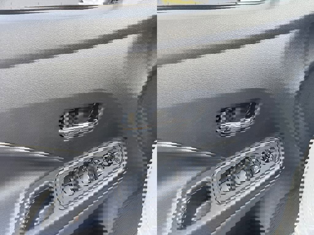 Used 2025 Nissan Versa SV w/ Trunk Package image 12